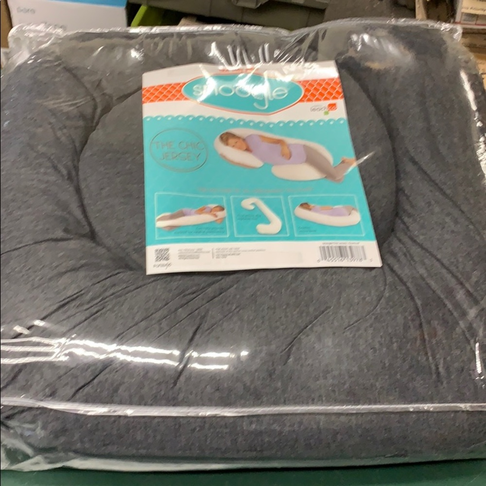 Snoogle Chic Jersey total body pregnancy pillow